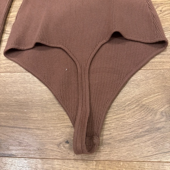 Nuuds Sweater Bodysuit Size Med Chocolate Brown Ribbed Stretchy - Picture 7 of 7